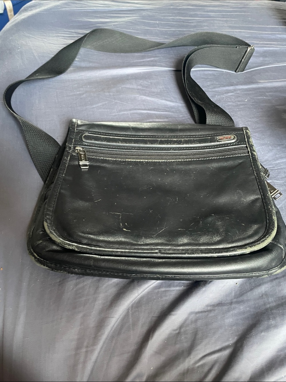 Tumi  Small  Multi  Compartment Black Leather Messenger Bag. Alpha Series.